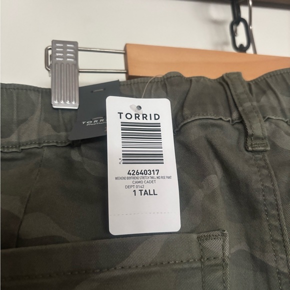 Torrid Weekend Boyfriend Stretch Twill Mid Rise Pant - Camo Cadet - Picture 8 of 12